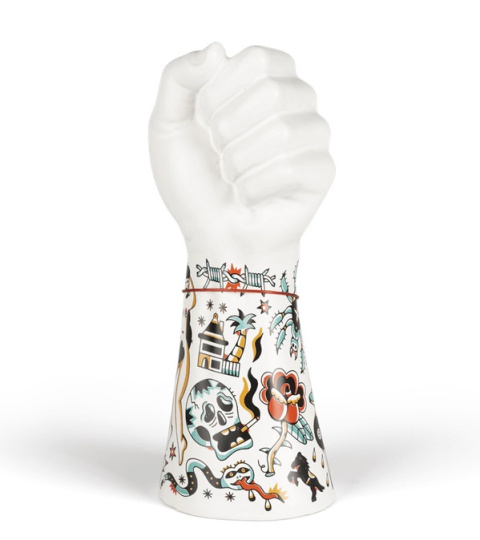 Wazon LIBERTY MATTERS biały pięść we wzory rysunki BOLD MONKEY Wazon LIBERTY MATTERS biały pięść we wzory rysunki BOLD MONKEY